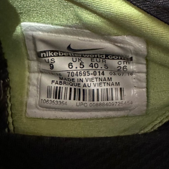 Nike shoes - Picture 2 of 2